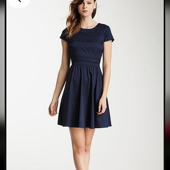 Cynthia Steffe Navy Blue Lace Stripe Dress fit flare cotton Short Sleeve Sz 2 - Picture 1 of 8